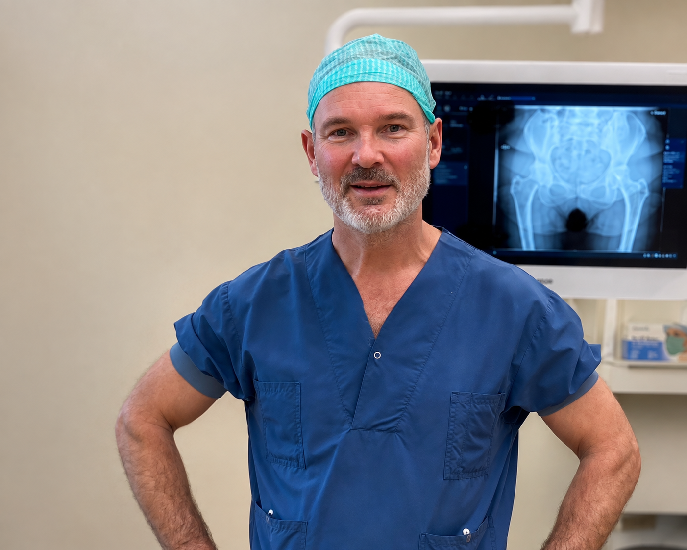 Orthopedisch chirurg Lucas Kleijn bij heupprothese volgens de voorste benadering